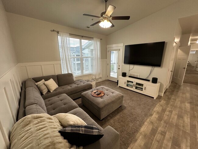 Foto del edificio - 624 N Emery Ln