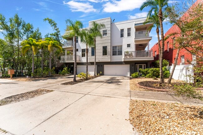 Front of the Complex on Newport - 113 S Newport Ave Townhome