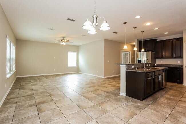 Building Photo - 646 Drysdale Dr