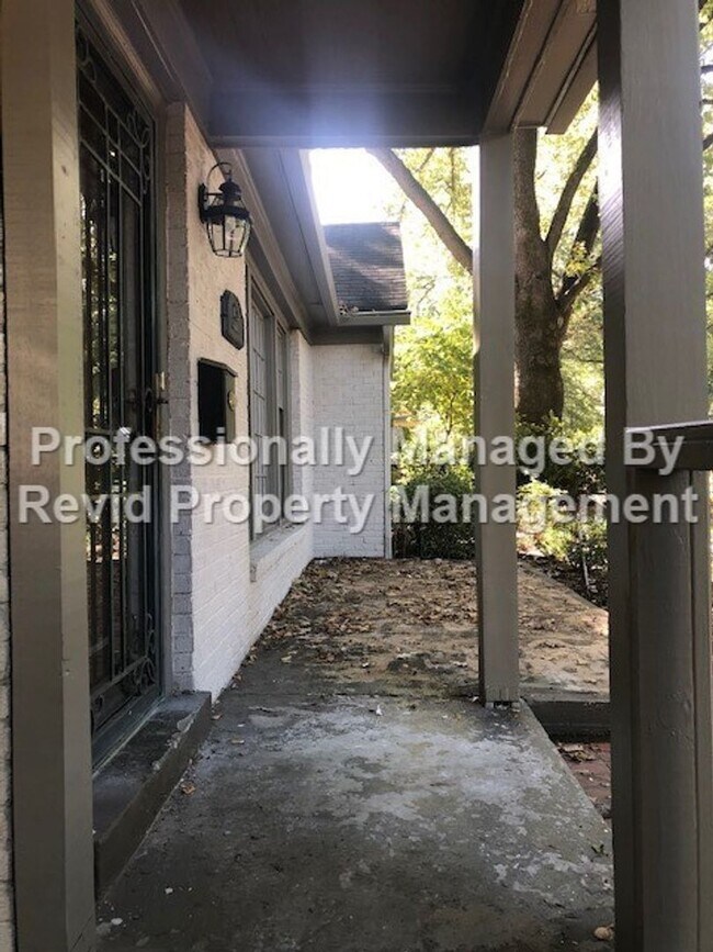Foto del edificio - 3 Bedroom Home near Poplar and Highland