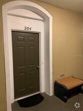 Building Photo - 2300 Silver Palm Dr