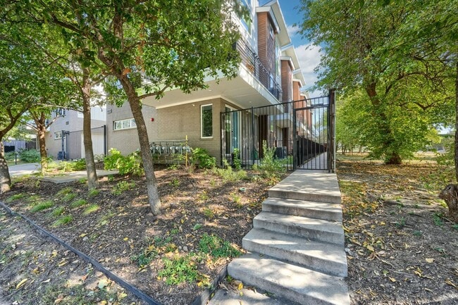 Building Photo - End Unit Townhome