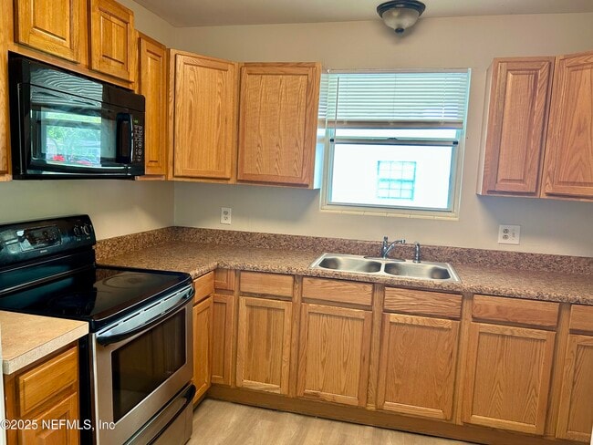 Building Photo - 6863 Cinderella Rd