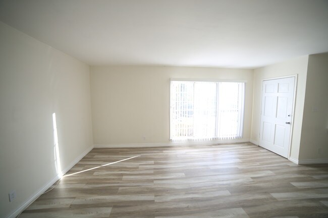 Living room - 5609 Clemson St