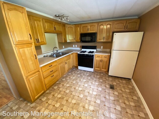 Building Photo - 3 br, 1.5 bath House - 1332 Snyder Corner ...
