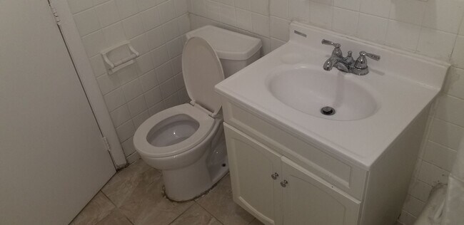 Foto del edificio - Allston 2 Bed close to B.U. Currently bein...