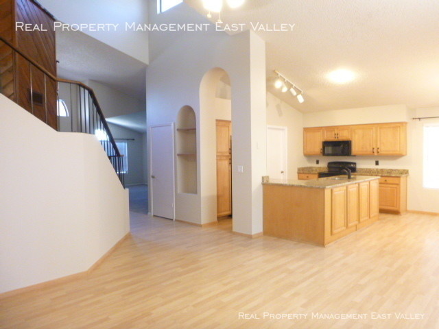 Building Photo - 4 Bedroom with Pool and RV gate in North Mesa