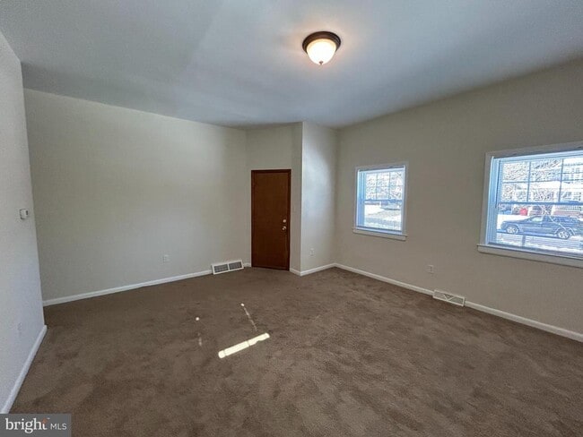 Building Photo - 534 Park Ave