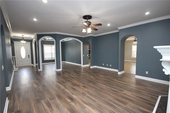Building Photo - 610 Lyndal Ln