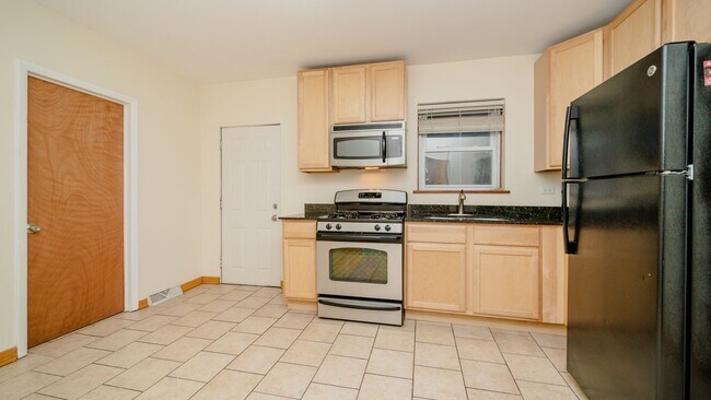 Kitchen - 1235 W Ohio St