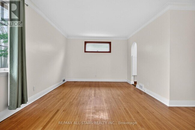 Photo du bâtiment - 62 Larwood Blvd