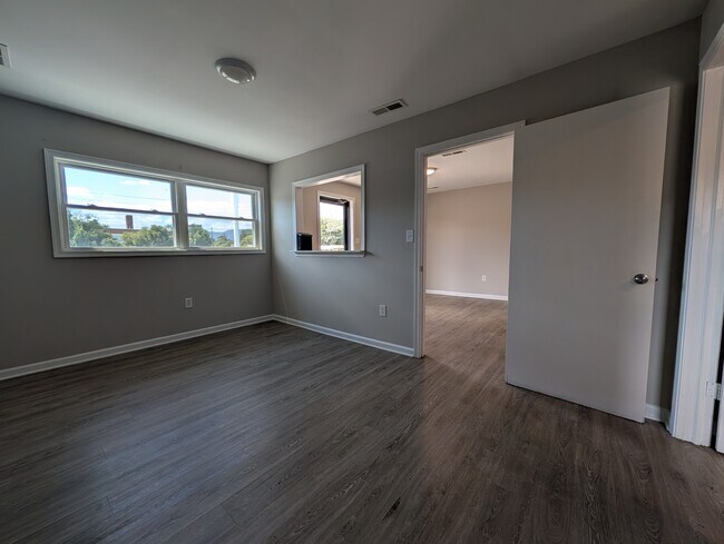 Foto del edificio - 610 S Market St
