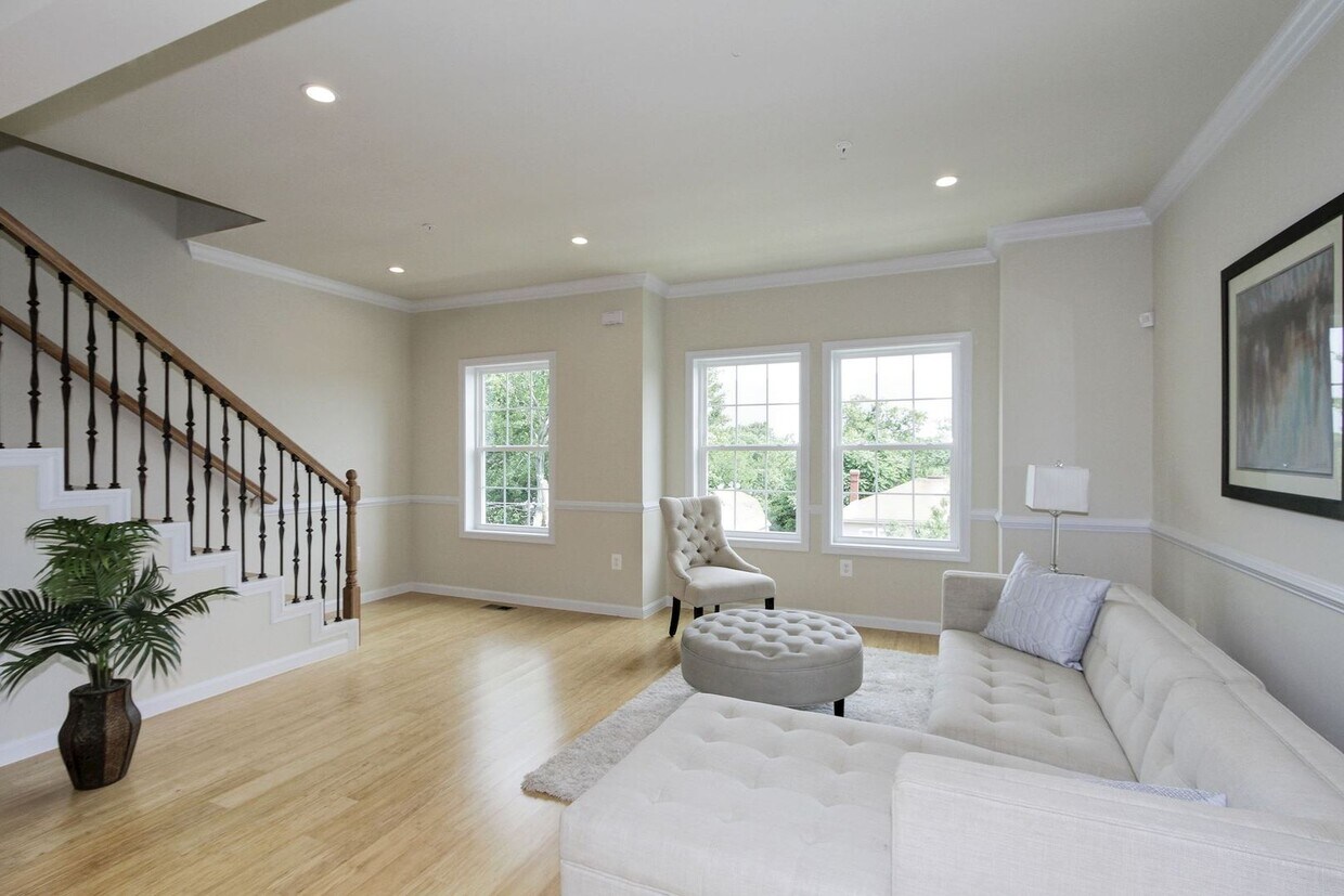 Foto principal - Gorgeous and Spacious Renovated 4br/3.5ba ...