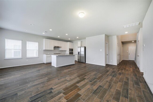 Building Photo - 215 Desperado Dr