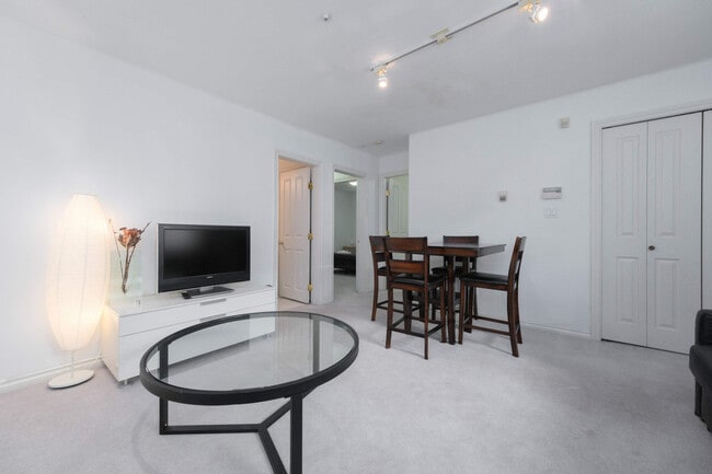 Photo du bâtiment - 1122 W 41st Ave