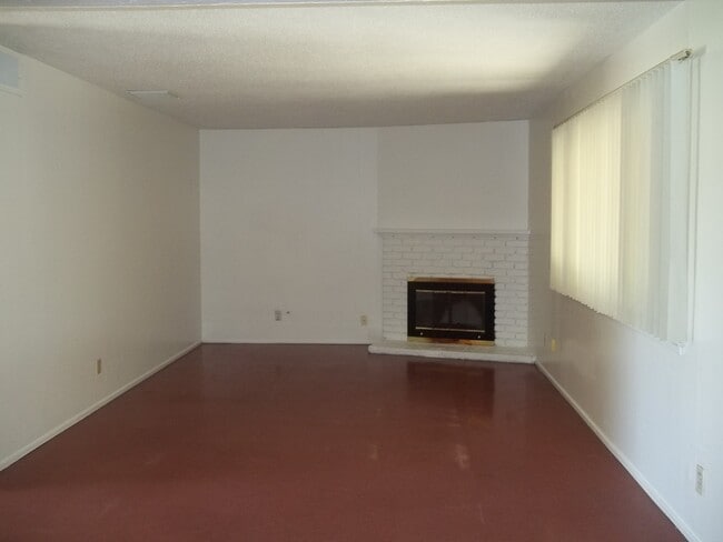 Foto del edificio - 3 Bedroom home in quiet older NE neighborhood