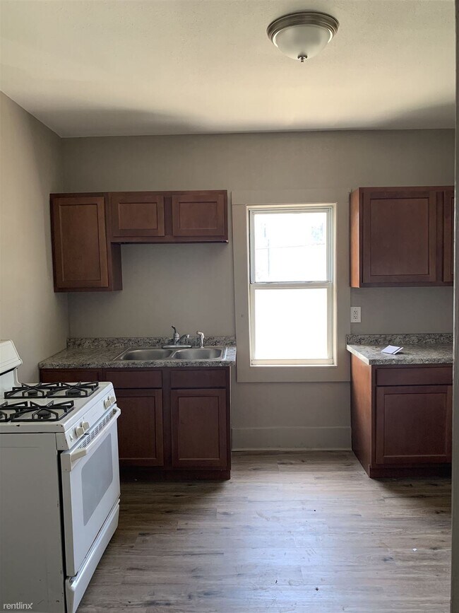 Building Photo - 2 br, 1 bath House - 4235 High St