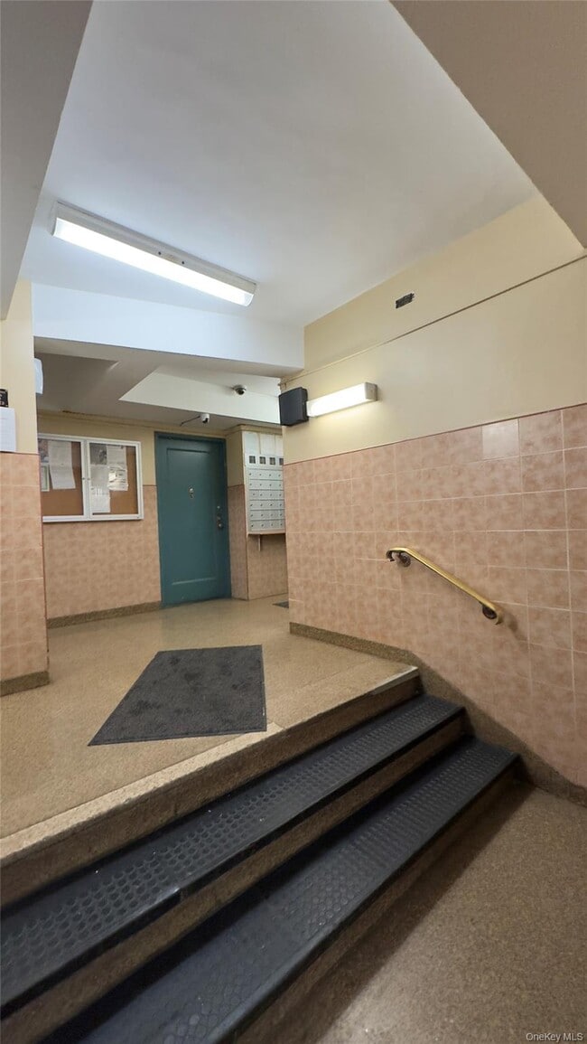 Building Photo - 1970 E Tremont Ave