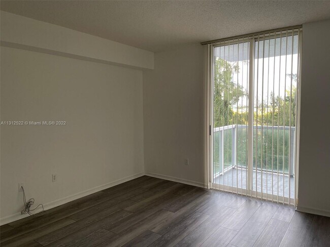 Foto del edificio - 5077 NW 7th St