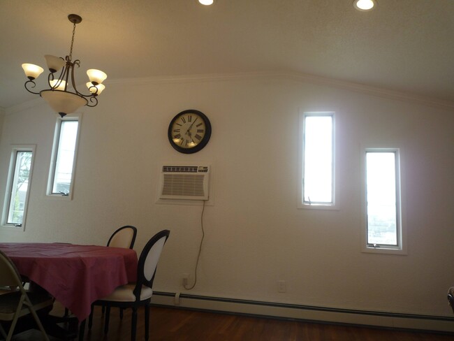 Dining Room - 695 S Long Beach Ave