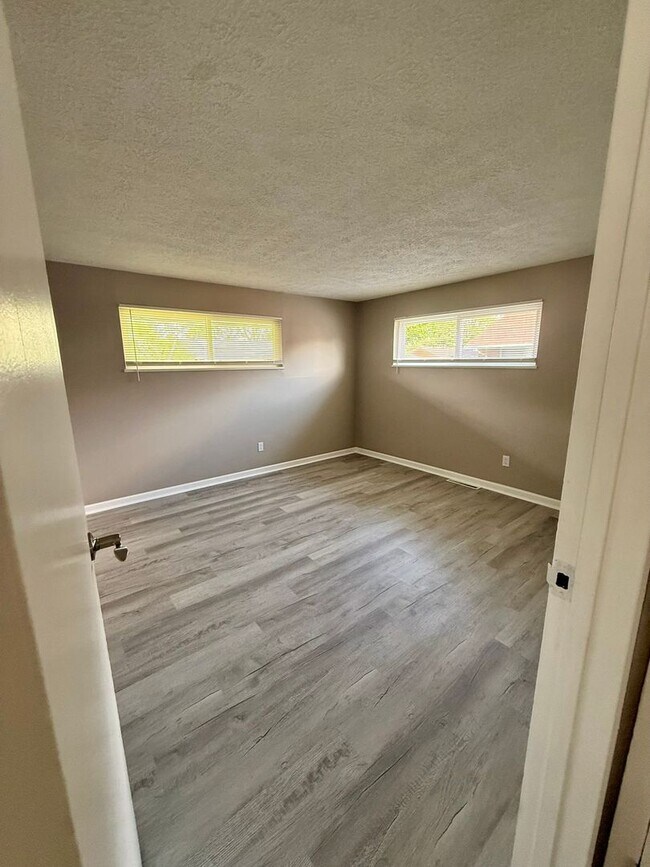 Foto del edificio - Move-In Ready 2BR with Stunning Granite + Fenced Backyard