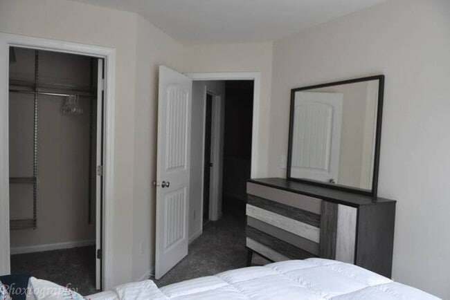 Building Photo - Ready Set Move In!!!