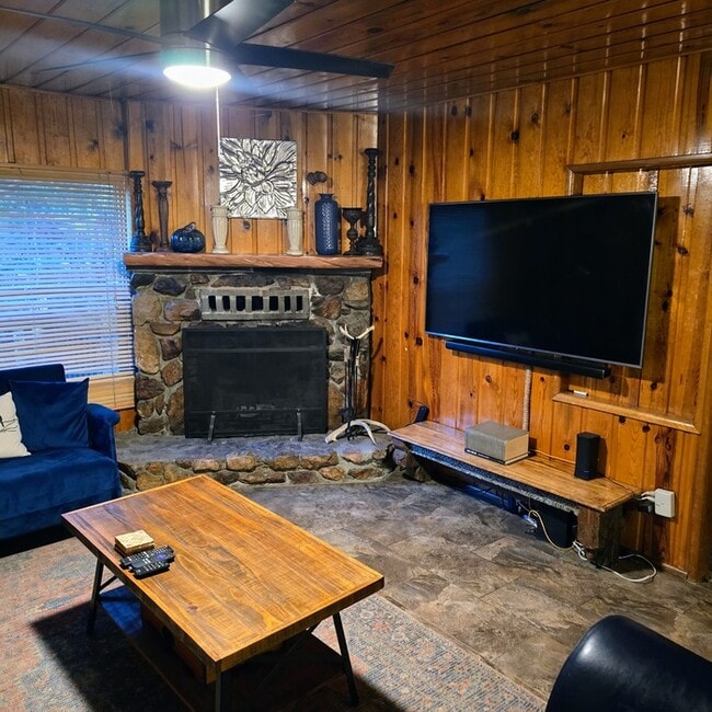 Building Photo - Mountain Retreat in Boulder Bay