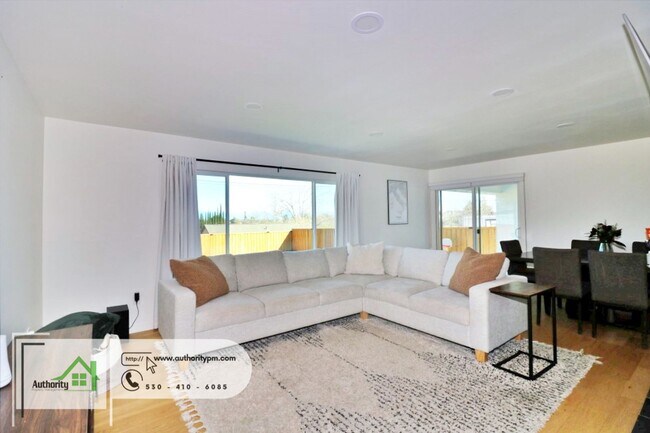 Building Photo - 1225 Manzanita Hills Ave