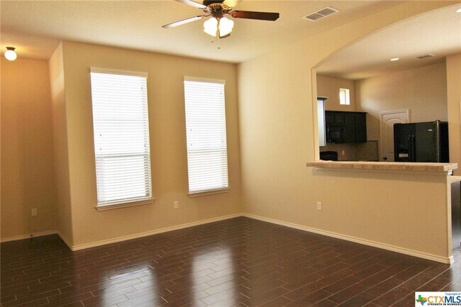 Foto del edificio - 622 Creekside Cir