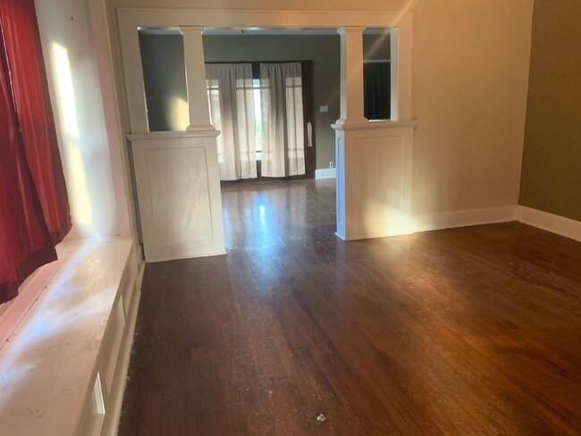 Building Photo - 3 br, 1 bath House - 2210 S 7th St