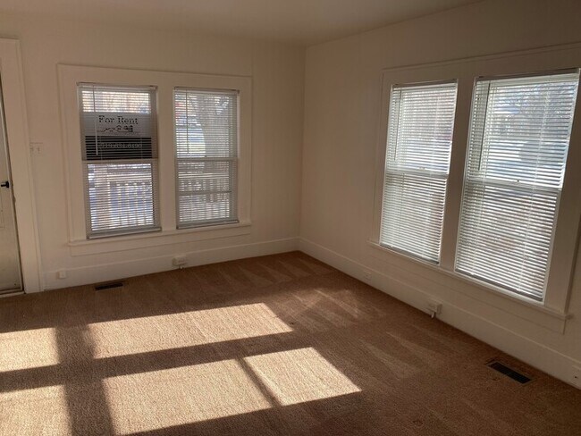 Building Photo - 1701 W Kiowa St
