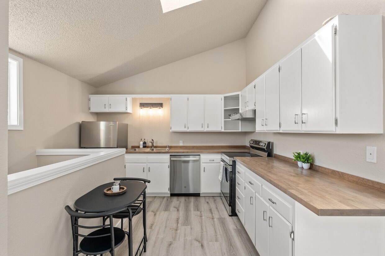 Foto principal - 946 Ocean Shores Blvd SW