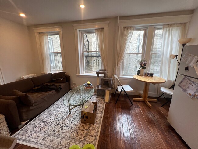 Foto del edificio - 90 Brainerd Rd