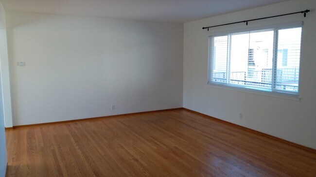 Living room - 1751 Marco Polo Way
