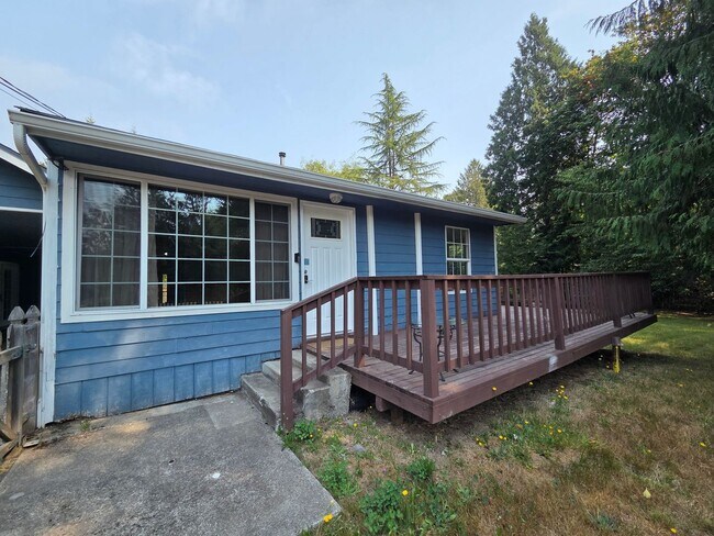 Building Photo - 1290 NE Fairgrounds Rd