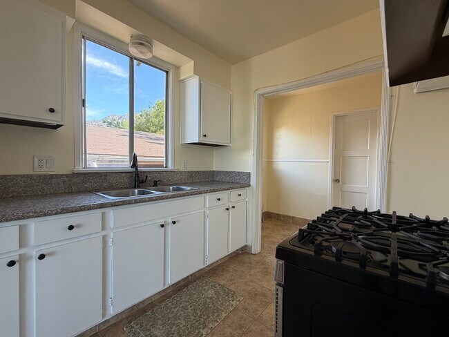 Foto del edificio - 10328 Silverton Ave