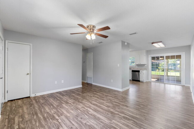 Building Photo - 716 Mayflower Avenue