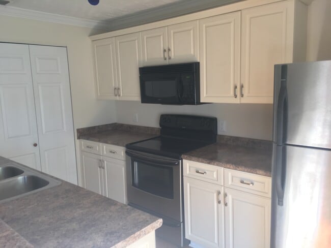 Kitchen - 802 E Main St