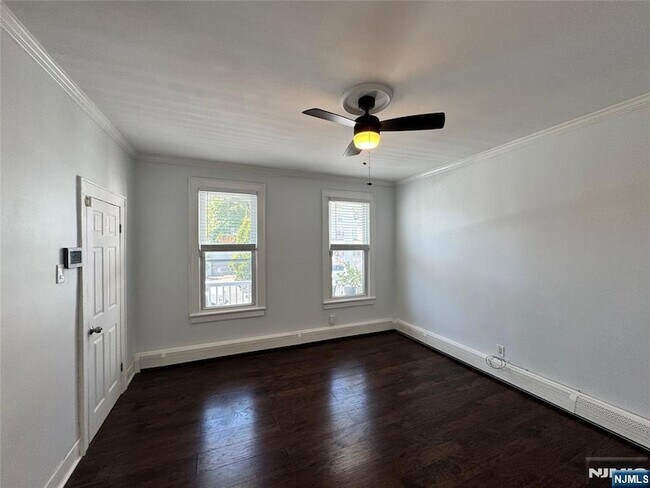 Foto del edificio - 24 Pamrapo Ave