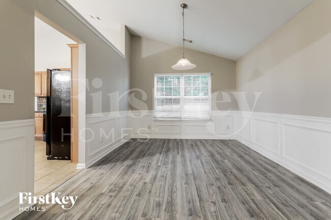 Foto del edificio - 6732 Carriage Walk Ln