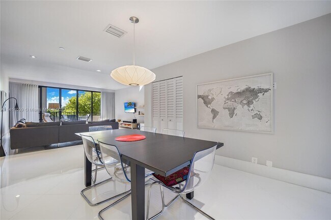 Foto del edificio - 151 Crandon Blvd