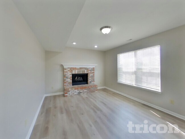 Foto del edificio - 828 Treyburn Green Dr