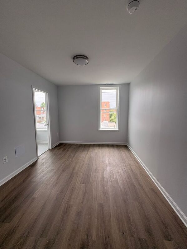 Foto del edificio - 2633 N Charles St