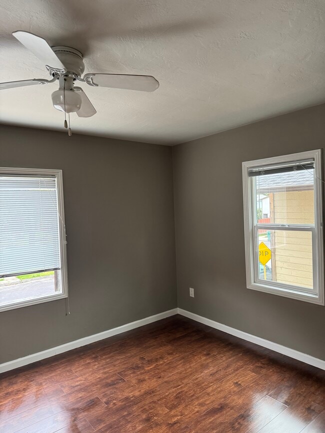 Building Photo - 828 Mariposa St