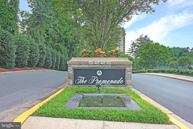 Foto del edificio - 5225 Pooks Hill Rd