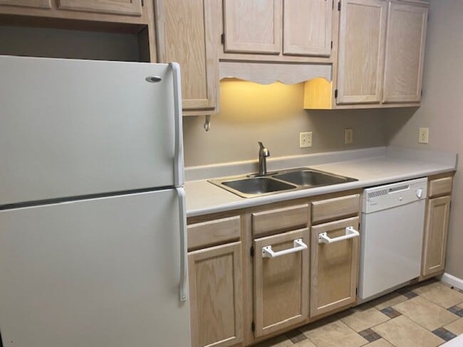 Building Photo - 4914 Pin Oak Dr