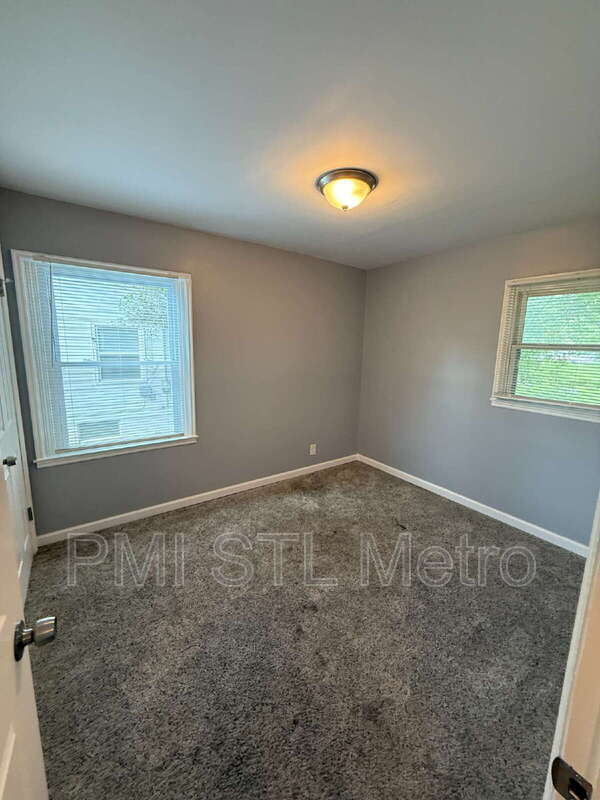 Building Photo - 10435 Balmoral Dr