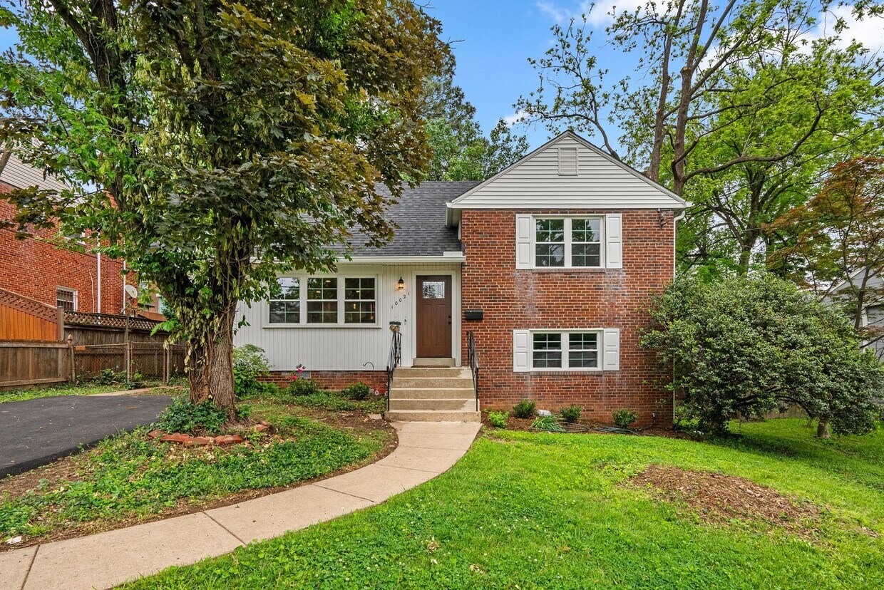 Foto principal - 3 Bed 3 Bath - Silver Spring Split Level -...