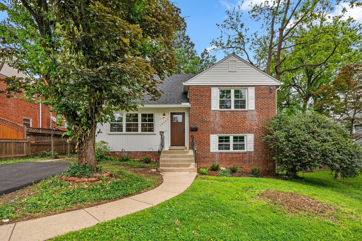 Primary Photo - 3 Bed 3 Bath - Silver Spring Split Level -...