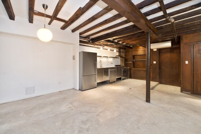 Foto del edificio - 222 E 17th St